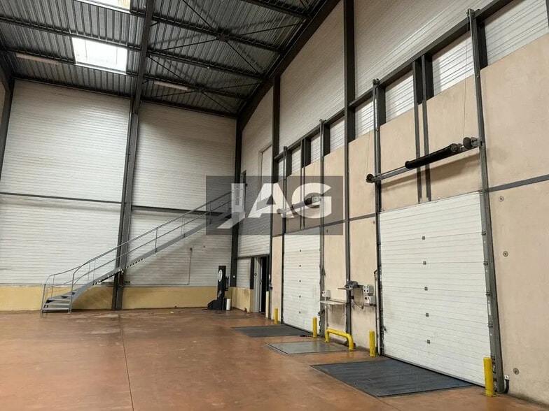 Flex in Lozanne for sale - Building Photo - Image 3 of 16