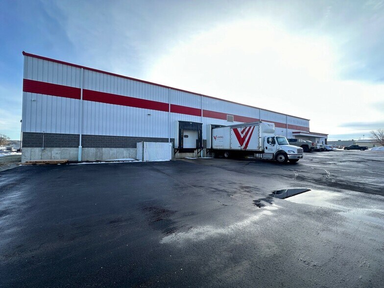320 Lundin Blvd, Mankato, MN à louer - Photo du bâtiment - Image 3 de 8