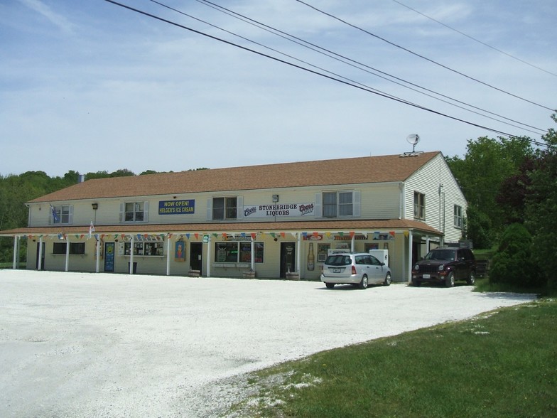 2490 Main Rd, Tiverton, RI à vendre - Photo du bâtiment - Image 1 de 1