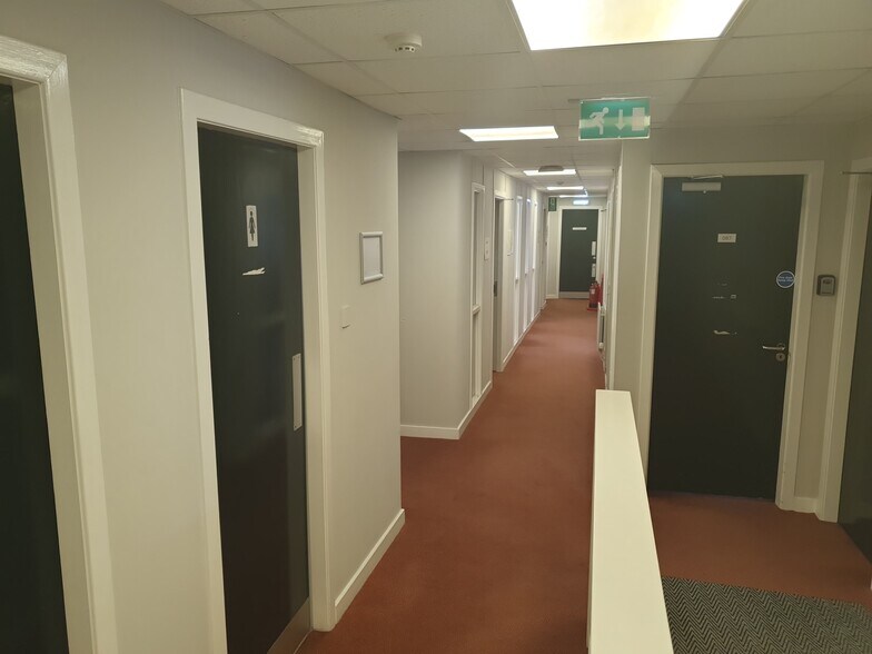 5-15 Dumbarton Rd, Stirling à vendre - Photo du bâtiment - Image 3 de 4