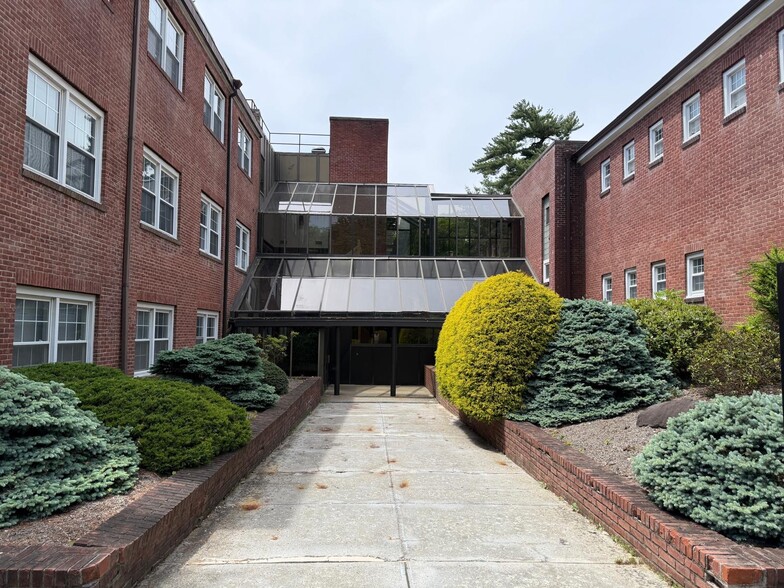 2 Stowe Rd, Peekskill, NY à louer - Photo du bâtiment - Image 2 de 32