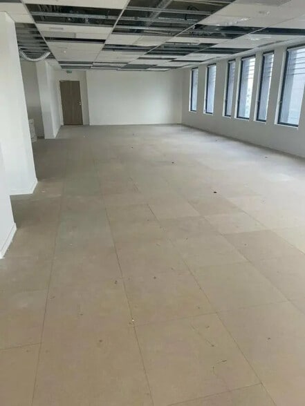 Office in Décines-Charpieu for lease - Interior Photo - Image 3 of 7