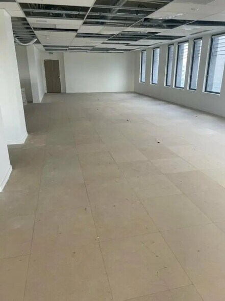 Bureau dans Décines-Charpieu à louer - Photo intérieure - Image 3 de 7