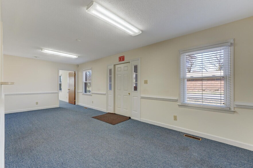 601 W Harrison St, Reidsville, NC à vendre - Photo du bâtiment - Image 3 de 43