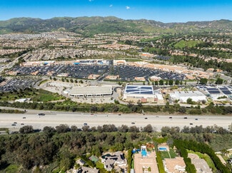 Plus de détails pour Rinaldi St, Northridge, CA - Commerce de détail à louer