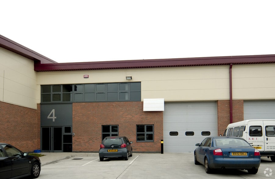 89 Manor Farm Rd, Wembley à vendre - Photo du bâtiment - Image 2 de 2