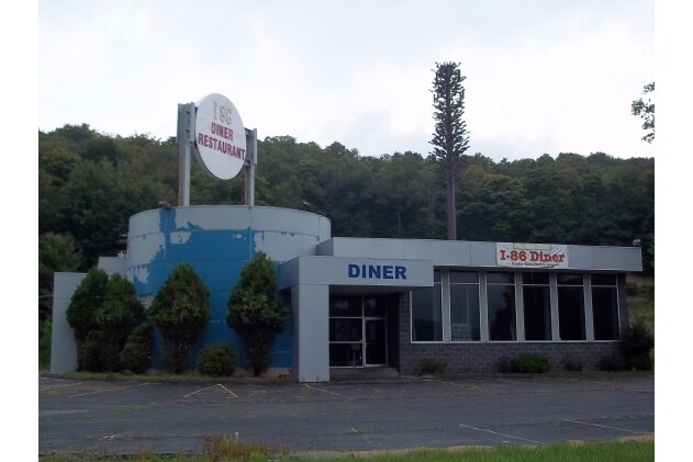 708-720 Parksville Rd, Parksville, NY à vendre - Photo du bâtiment - Image 1 de 11