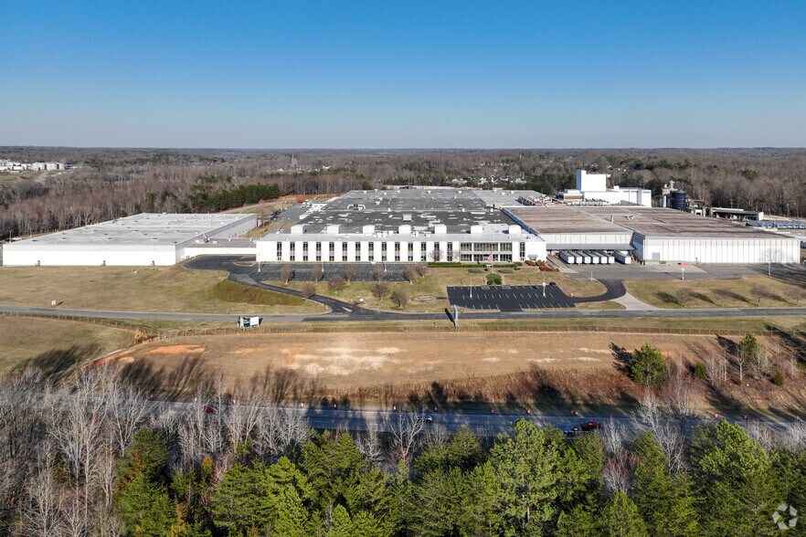 90 Piedmont Industrial Dr, Winston-Salem, NC à louer - Photo du bâtiment - Image 1 de 16