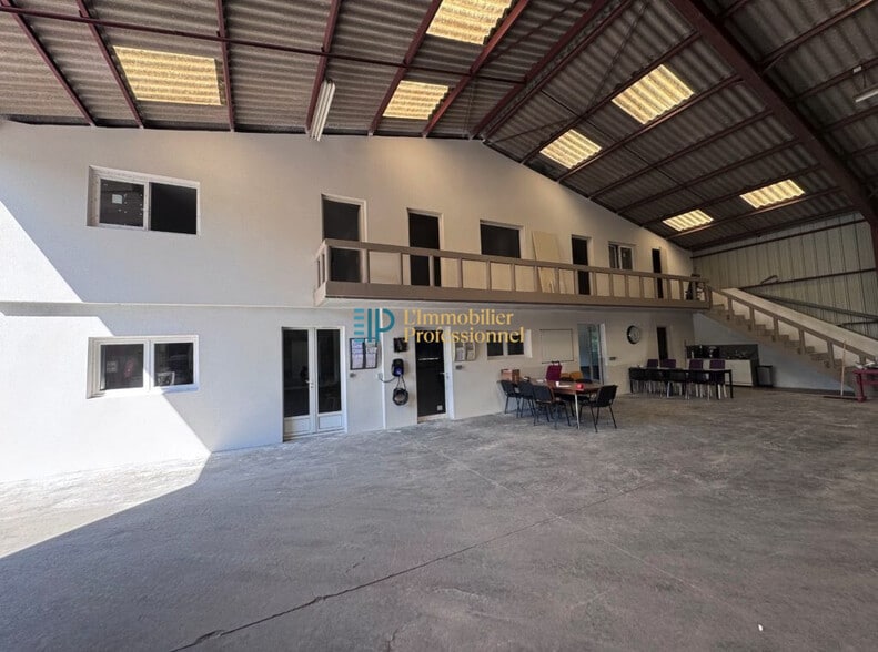Industrial in Caudan for lease - Interior Photo - Image 2 of 20