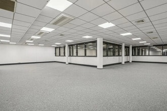 80-82 Rue Anatole France, Levallois-Perret for lease Interior Photo- Image 2 of 8