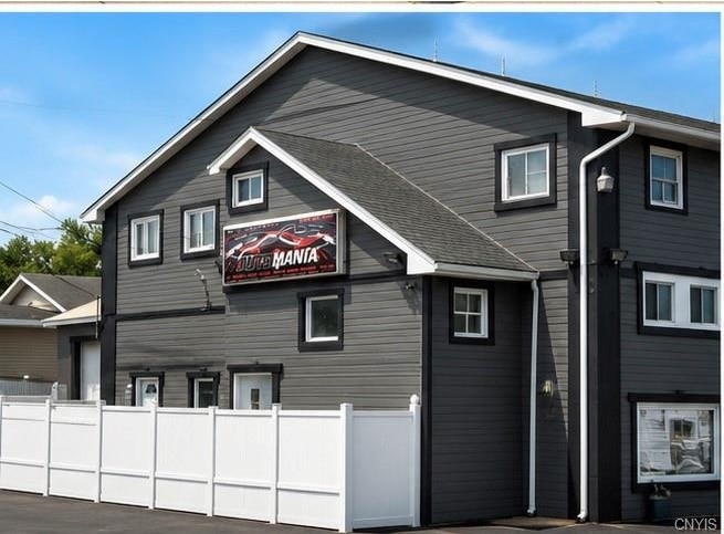 2101 Whitesboro St, Utica, NY à vendre - Photo du bâtiment - Image 2 de 2