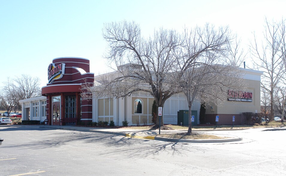 7111 W 95th St, Overland Park, KS for sale - Building Photo - Image 3 of 5