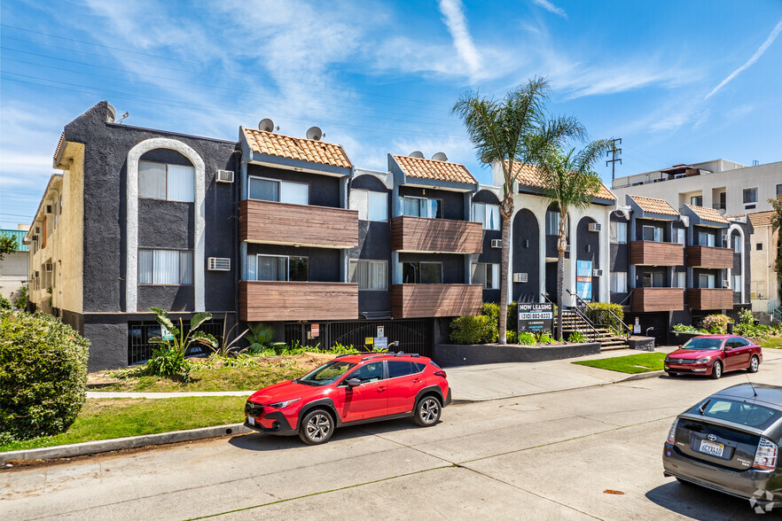 4444 Ensign Ave, West Toluca Lake, CA for sale - Primary Photo - Image 1 of 1