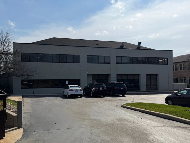 2301 E Paris St SE, Grand Rapids, MI for lease - Building Photo - Image 2 of 8