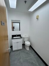 45 Connair Rd, Orange, CT à louer Photo intérieure- Image 2 de 2