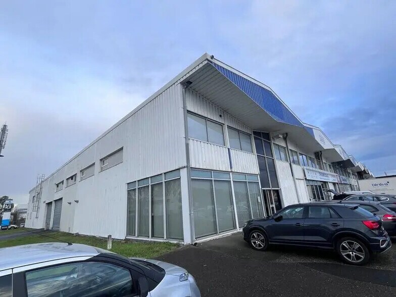 Flex in Bordeaux for lease - Building Photo - Image 2 of 7