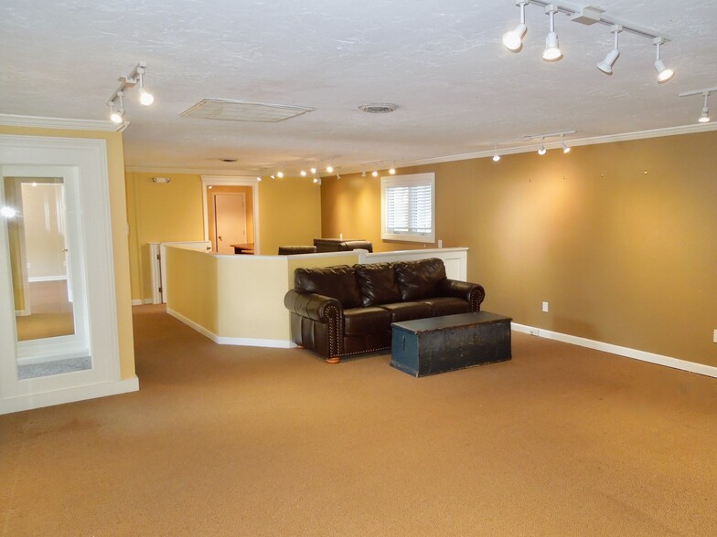 88 Sandwich St, Plymouth, MA for lease - Interior Photo - Image 2 of 8