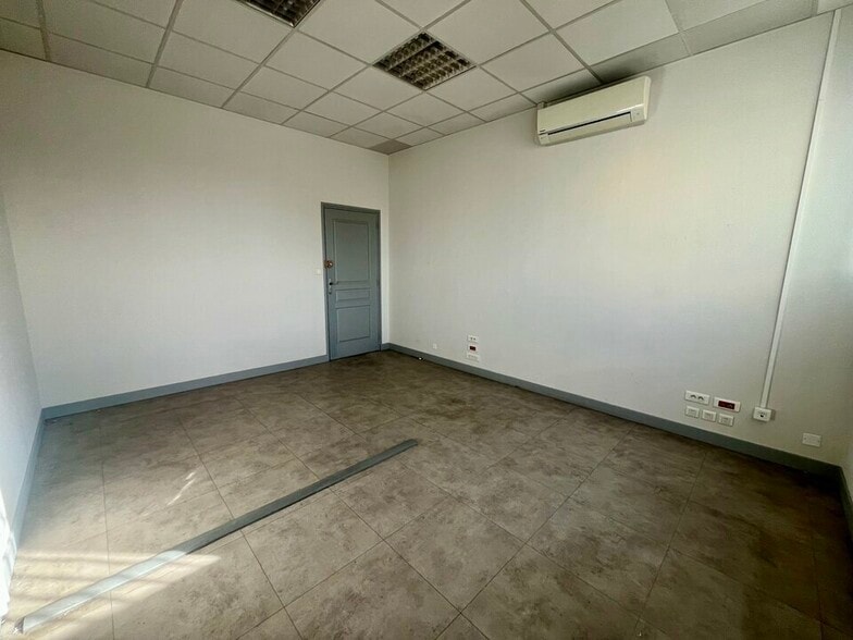 Office in Avignon for lease - Interior Photo - Image 3 of 3
