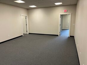 300 Constitution Ave, Portsmouth, NH for lease Building Photo- Image 2 of 3