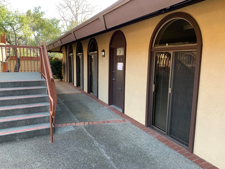 880 Las Gallinas Ave, San Rafael, CA à vendre - Photo du bâtiment - Image 3 de 12