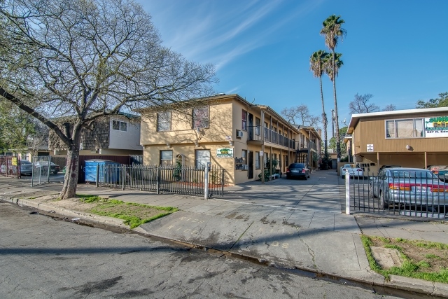 623-627 N Edison St, Stockton, CA for sale - Building Photo - Image 3 of 42