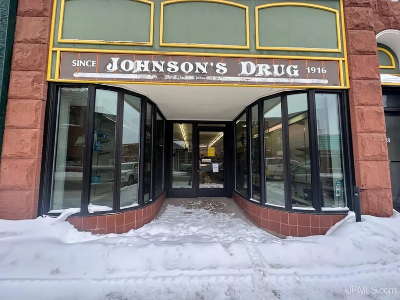 110 S Main St, Ishpeming, MI à vendre - Photo du bâtiment - Image 2 de 30