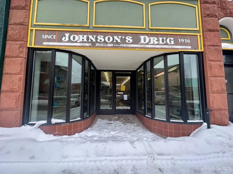 110 S Main St, Ishpeming, MI à vendre - Photo du bâtiment - Image 2 de 30
