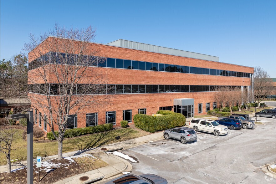 4860 Cox Rd, Glen Allen, VA à louer - Photo du bâtiment - Image 2 de 5