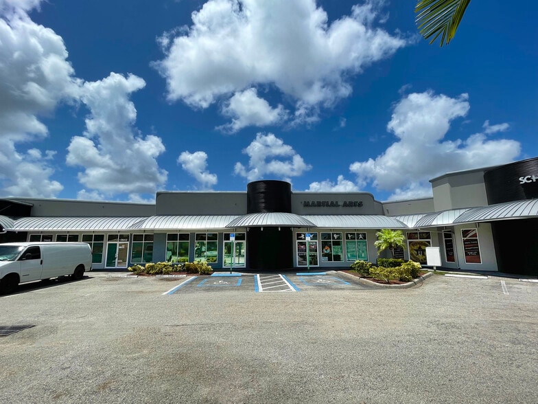 7427-7451 S Military Trl, Lake Worth, FL à louer - Photo du bâtiment - Image 1 de 11