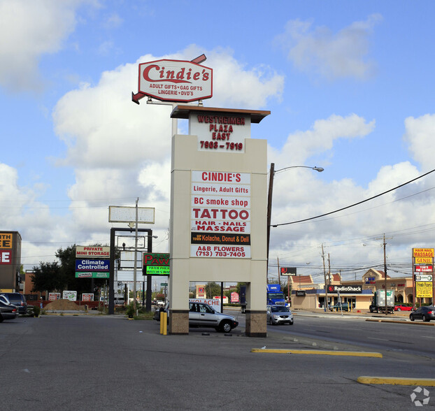 7903-7917 Westheimer Rd, Houston, TX for lease - Building Photo - Image 3 of 5