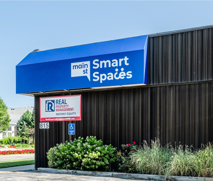 815 N Main St, Saint Joseph, MI à louer - Photo du bâtiment - Image 2 de 2