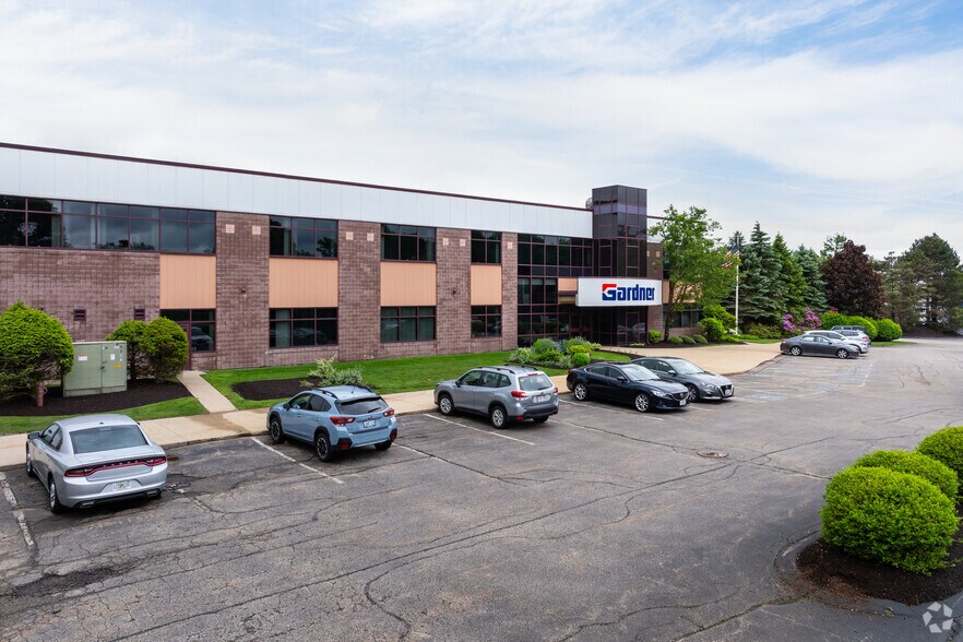 125 Constitution Blvd, Franklin, MA à louer - Photo du bâtiment - Image 3 de 5