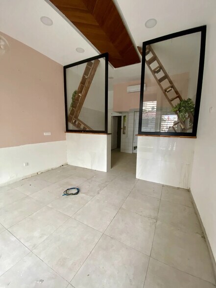 15 Rue Henry Monnier, Paris for lease - Interior Photo - Image 3 of 4