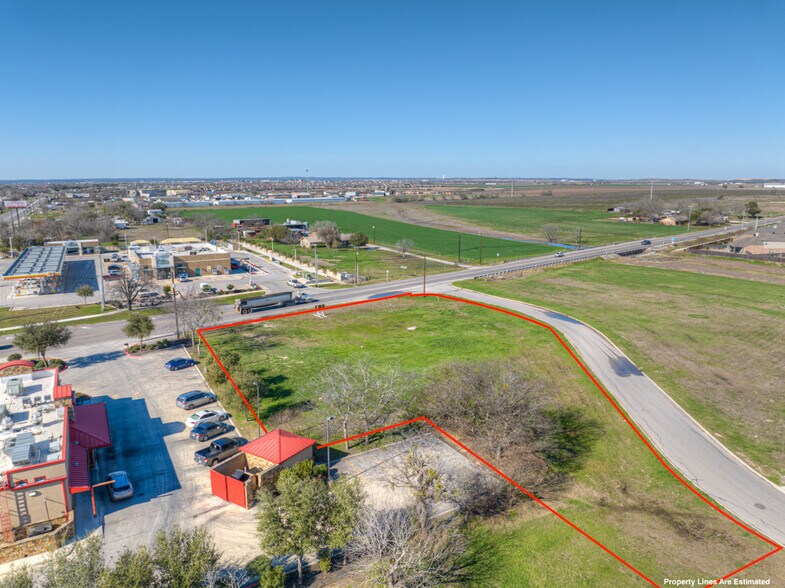 Fm 758, New Braunfels, TX à vendre - Photo du bâtiment - Image 2 de 15