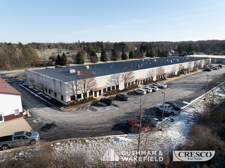 2575-2597 Center Rd, Hinckley, OH for lease - Building Photo - Image 1 of 7