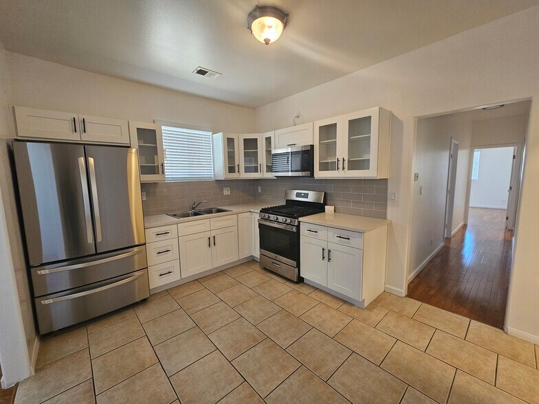 1818 S La Brea Ave, Los Angeles, CA à vendre - Photo du bâtiment - Image 2 de 36