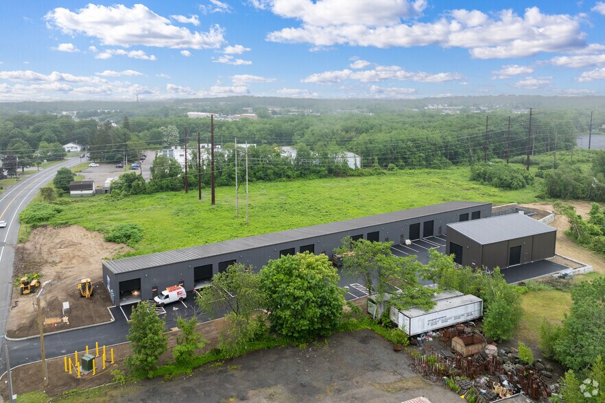 2360 Plainfield Pike, Cranston, RI à louer - Photo du bâtiment - Image 2 de 16