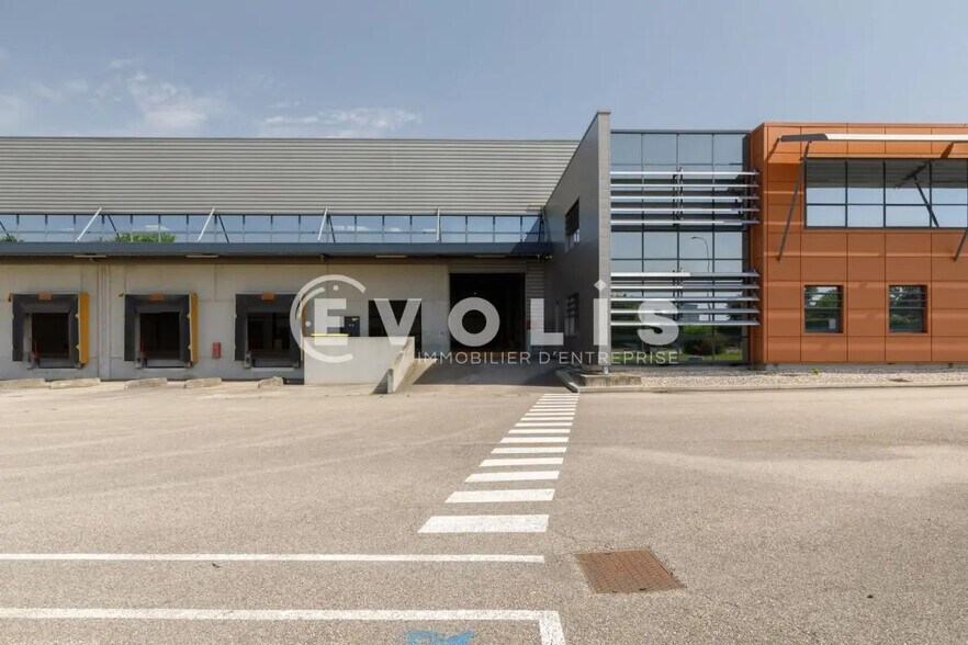 555 Rue De La Dombes, Miribel à louer - Photo du bâtiment - Image 3 de 15