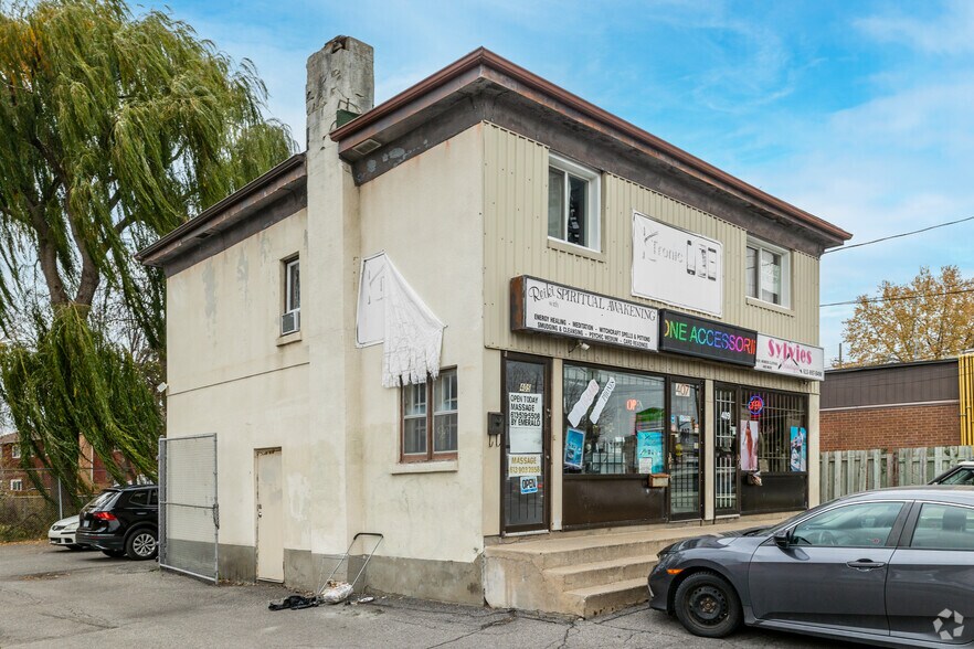 405 Mcarthur Av, Ottawa, ON à louer - Photo principale - Image 1 de 4