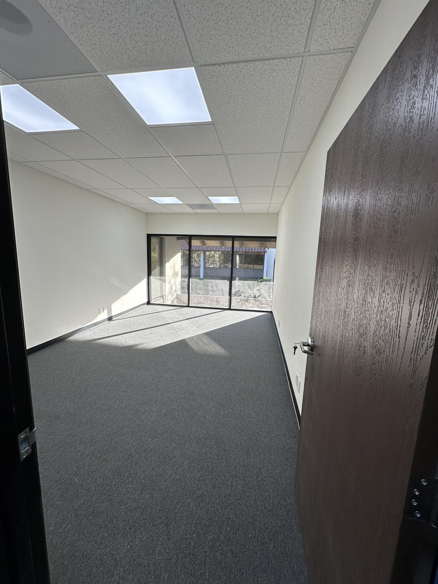 5700 Corsa Ave, Westlake Village, CA for lease Interior Photo- Image 1 of 4