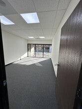 5700 Corsa Ave, Westlake Village, CA for lease Interior Photo- Image 1 of 4