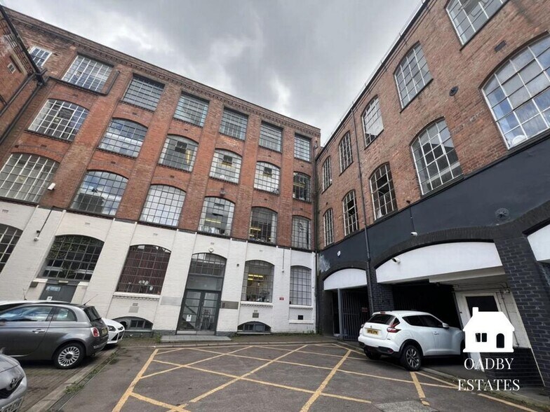 Millstone Ln, Leicester à louer - Photo du bâtiment - Image 2 de 10
