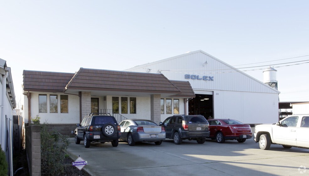 220 S Jefferson St, Dixon, CA à vendre - Photo du bâtiment - Image 2 de 4