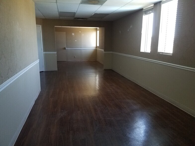 2051 45th St, West Palm Beach, FL à louer - Photo intérieure - Image 3 de 9