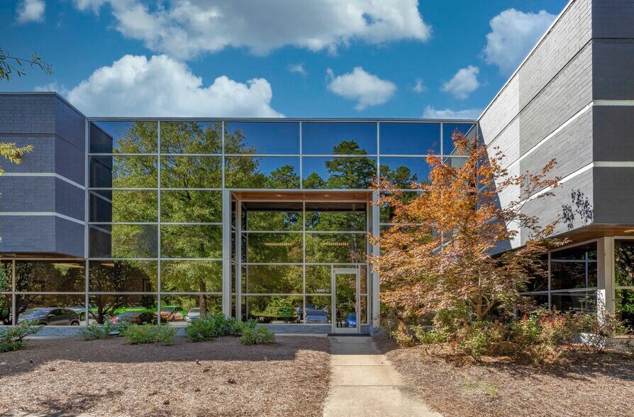 9006 Perimeter Woods Dr, Charlotte, NC for lease - Building Photo - Image 2 of 28