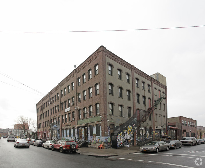 49 Bogart St, Brooklyn, NY for lease - Primary Photo - Image 1 of 27