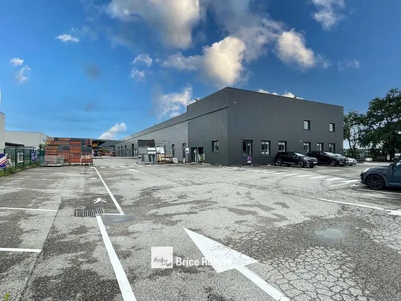 21 Chemin Des Muriers, Genas à louer Photo du bâtiment- Image 1 de 13