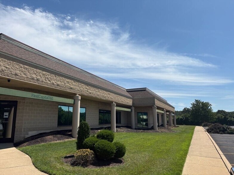 95 James Way, Southampton, PA à louer - Photo du bâtiment - Image 2 de 37