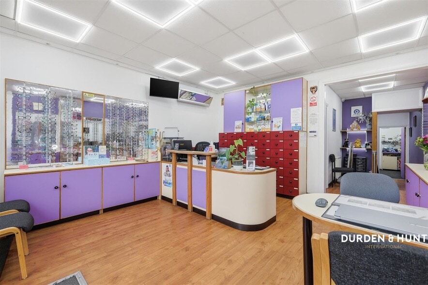 192 High Rd, Romford for sale - Interior Photo - Image 2 of 19