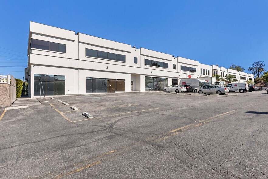 5535-5551 Balboa Blvd, Encino, CA à louer - Photo du bâtiment - Image 2 de 10